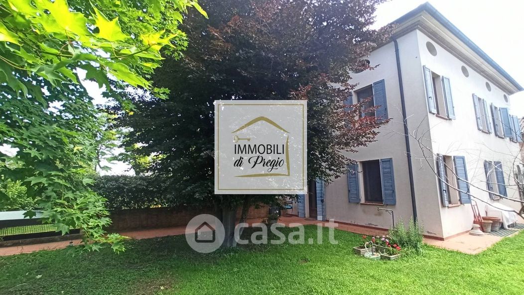 Casa Bi/Trifamiliare in Vendita in Strada Madonnina Gigli a Parma