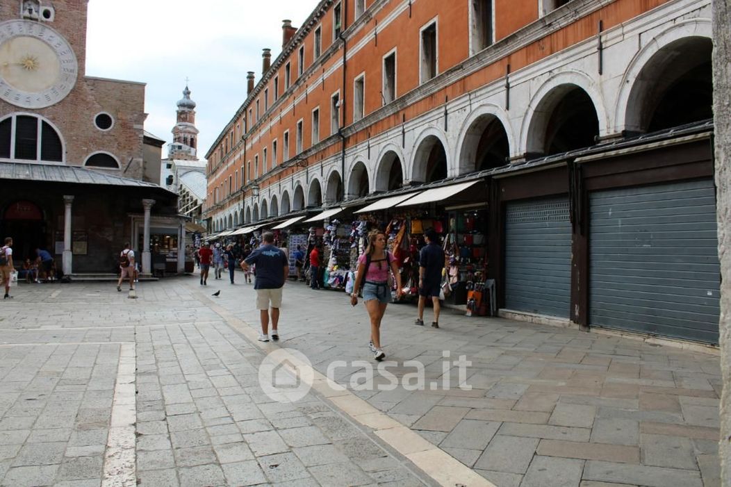 Negozio/Locale commerciale in Vendita in Rugheta del Ravano 1410 a Venezia