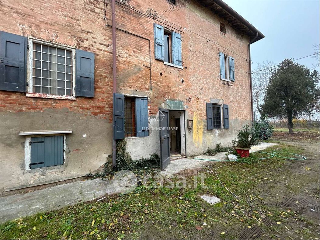 Villa in Vendita in Strada Nazionale Canaletto Sud a Modena