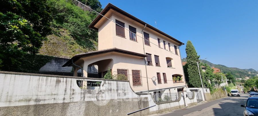 Villa in Vendita in Via Teresa Rimoldi 14 /A a Como