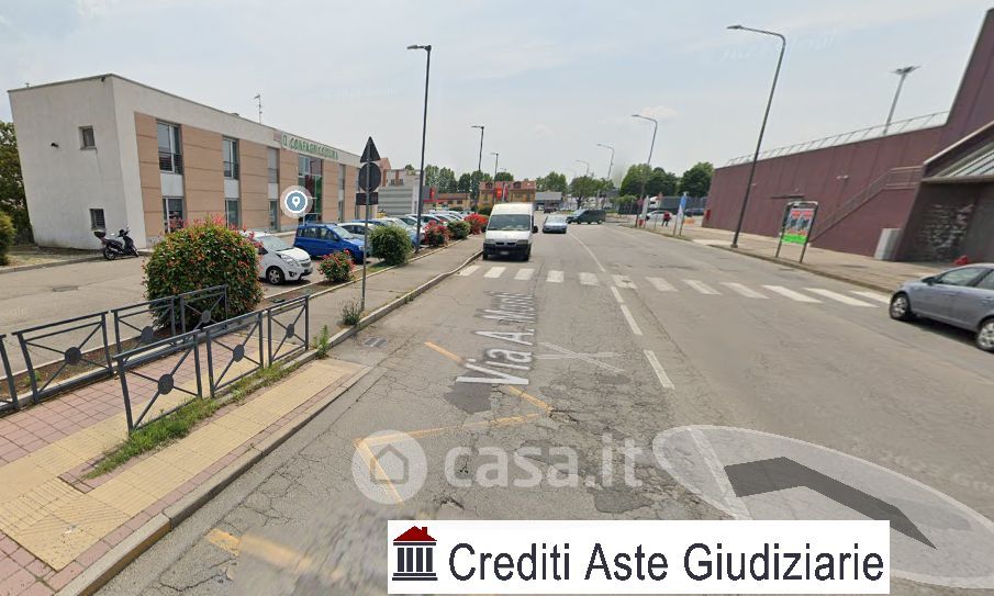 Negozio/Locale commerciale in Vendita in Via Augusto Monti 13 a Asti