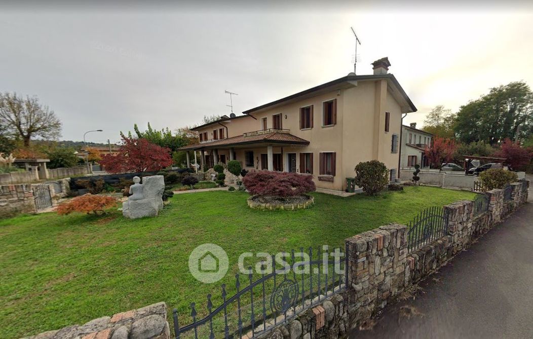 Casa Bi/Trifamiliare in Vendita in Via Campagna a Pieve di Soligo