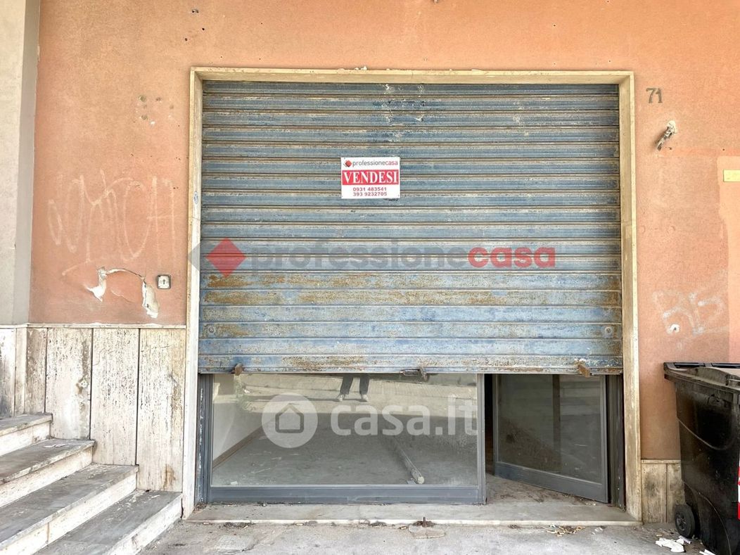 Negozio/Locale commerciale in Vendita in Via Alcibiade 71 a Siracusa