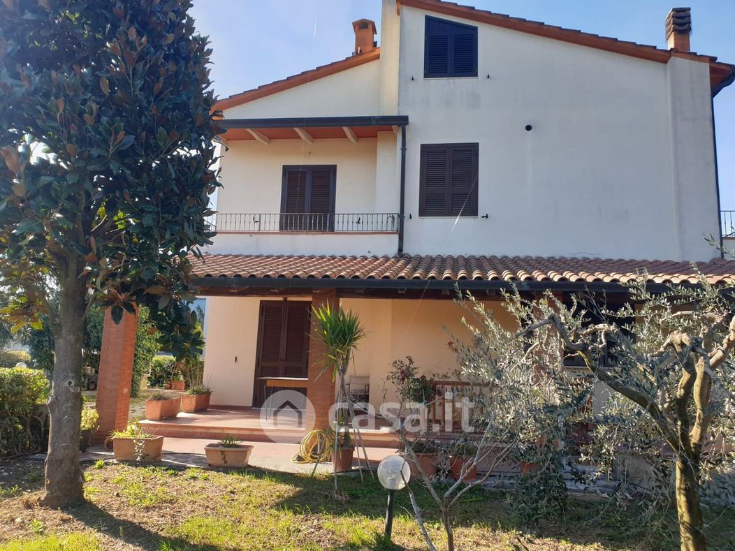 Casa Bi/Trifamiliare in Vendita in Via DELL'AGRICOLTURA a Perugia