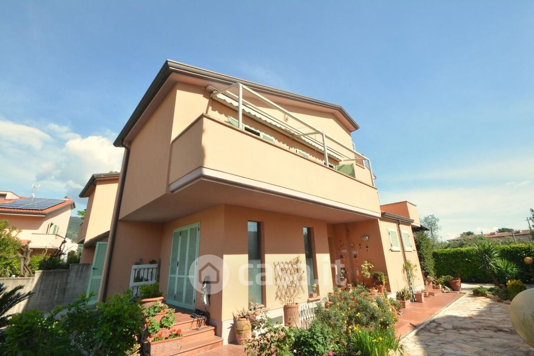 Villa in Vendita in Via Lenin Pappiana 17 /A a San Giuliano Terme
