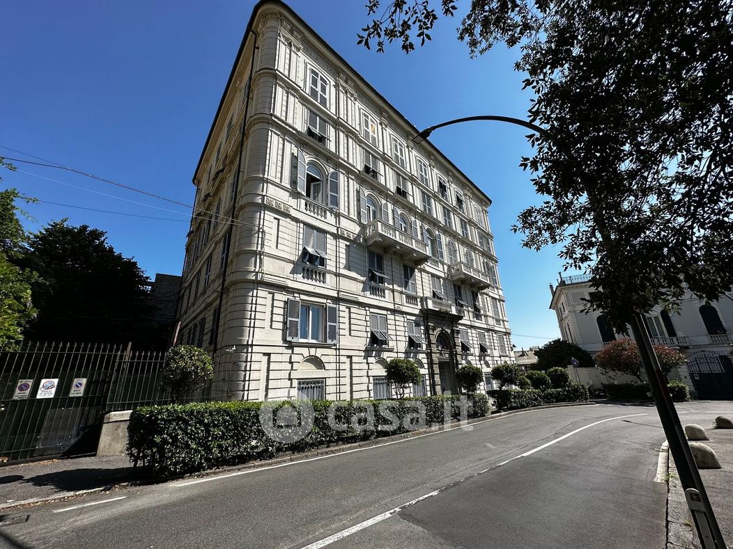 Appartamento in Vendita in Corso Carbonara a Genova