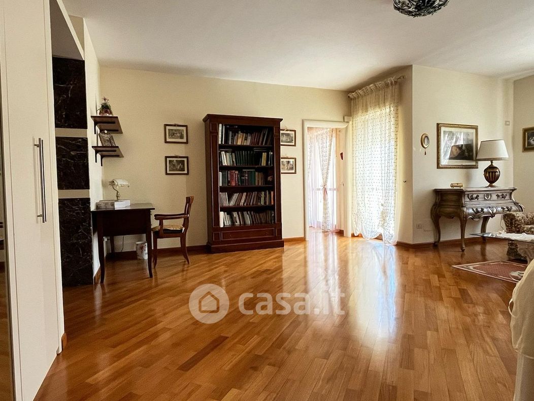 Appartamento in Affitto in Via Francesco Cilea 16 a Matera