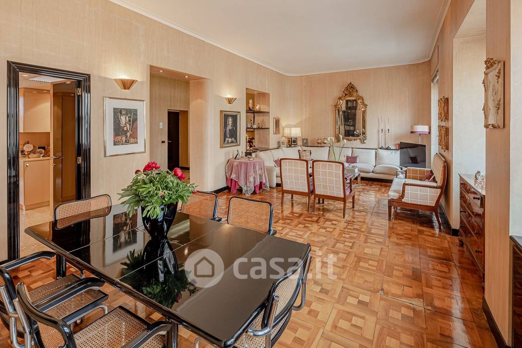 Appartamento in Vendita in Viale Tunisia a Milano