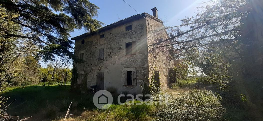 Casa indipendente in Vendita in Strada Bassa Nuova 168 a Parma