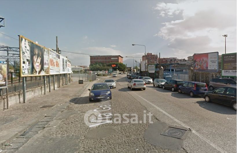 Negozio/Locale commerciale in Affitto in Via Galileo Ferraris a Napoli