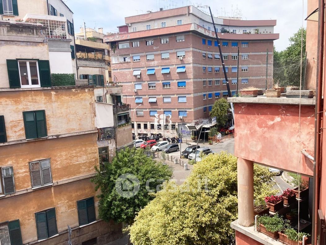 Appartamento in Vendita in Piazza Eugenio Biffi a Roma