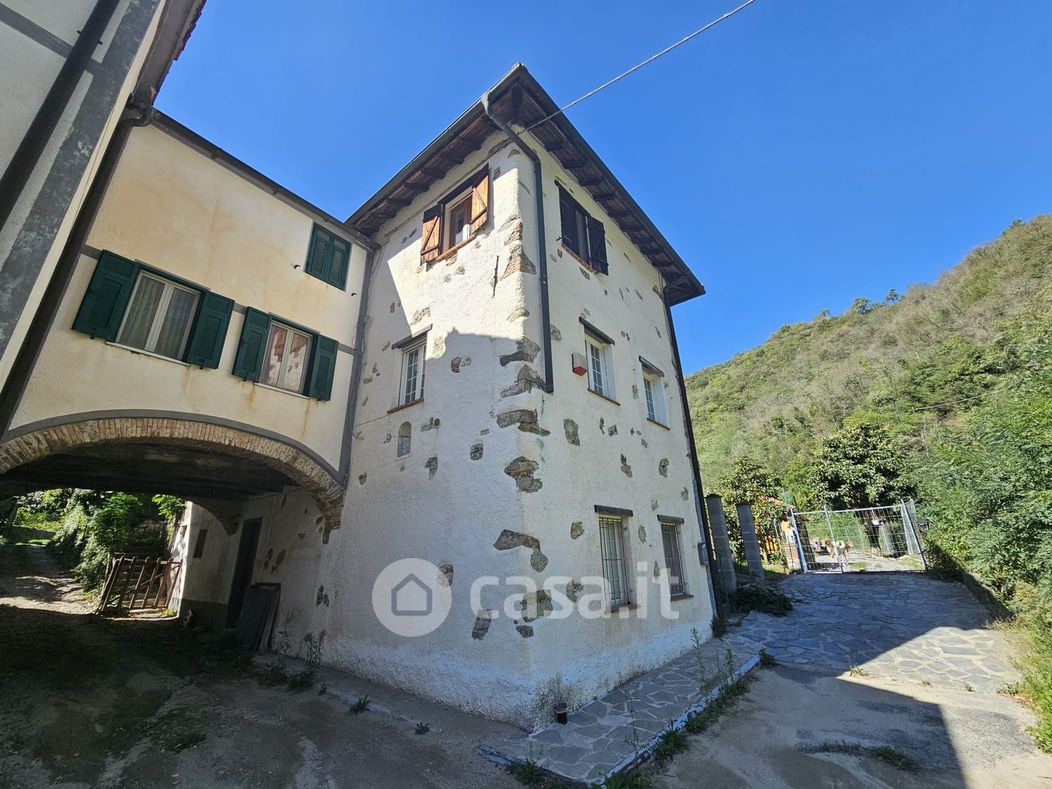 Casa indipendente in Vendita in Via San Bartolomeo del Bosco a Savona