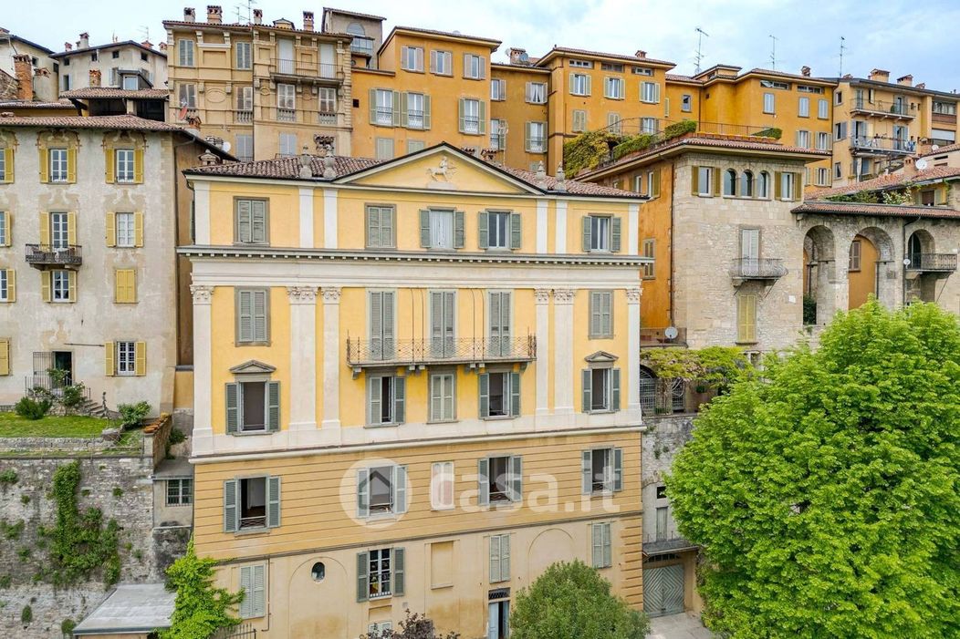 Appartamento in Vendita in Via San Giacomo a Bergamo