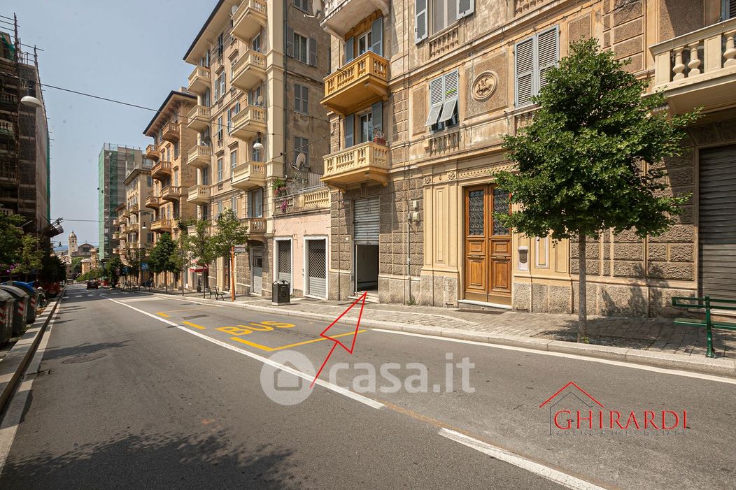 Negozio/Locale commerciale in Affitto in Viale Carlo Canepa 42 a Genova