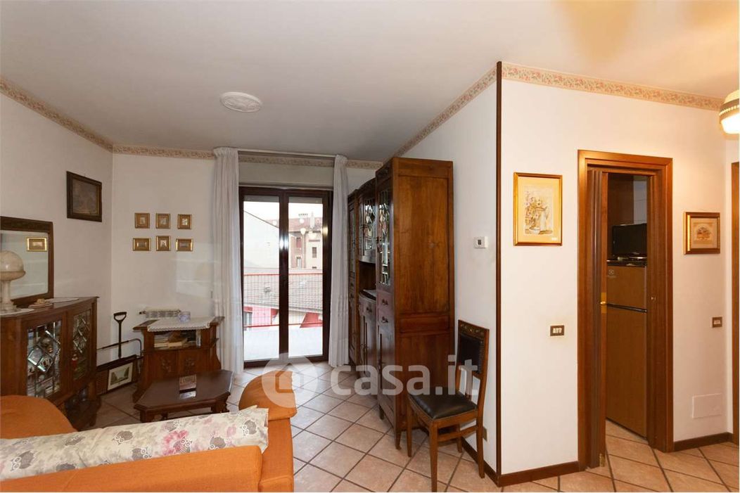 Appartamento in Vendita in Viale Dante Alighieri 43 a Novara