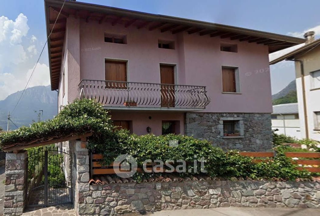 Villa in Vendita in Via Alessandro Volta a Darfo Boario Terme
