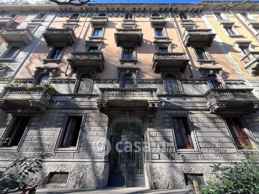 Appartamento in Vendita in Via Castel Morrone 3 a Milano