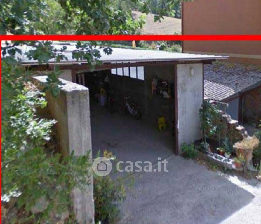 Negozio/Locale commerciale in Vendita in Strada Provinciale della Rassinata a Arezzo