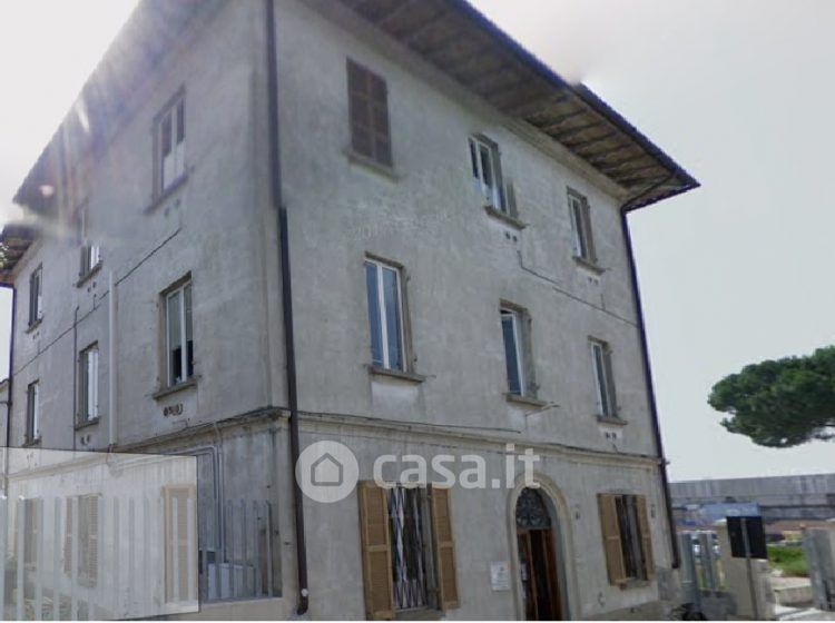 Stabile / Palazzo in Vendita in Via Ciliegiole 43 a Pistoia