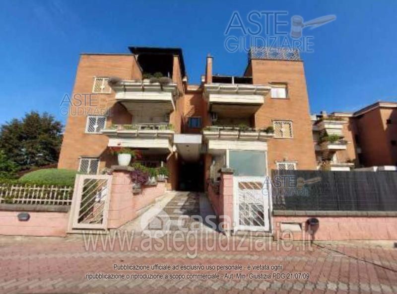 Appartamento in Vendita in Via Andrea Millevoi 683 a Roma