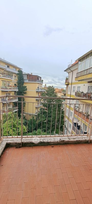 Appartamento in Vendita in Via Achille Loria a Roma