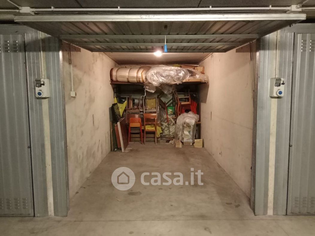 Garage/Posto auto in Vendita in Via Arturo Graf 26 a Milano