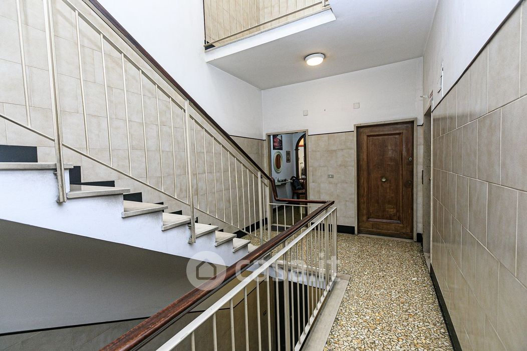 Appartamento in Vendita in Via Tortona 2 a Genova