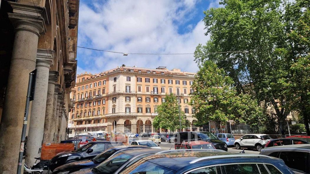Appartamento in Vendita in Piazza Vittorio Emanuele II a Roma