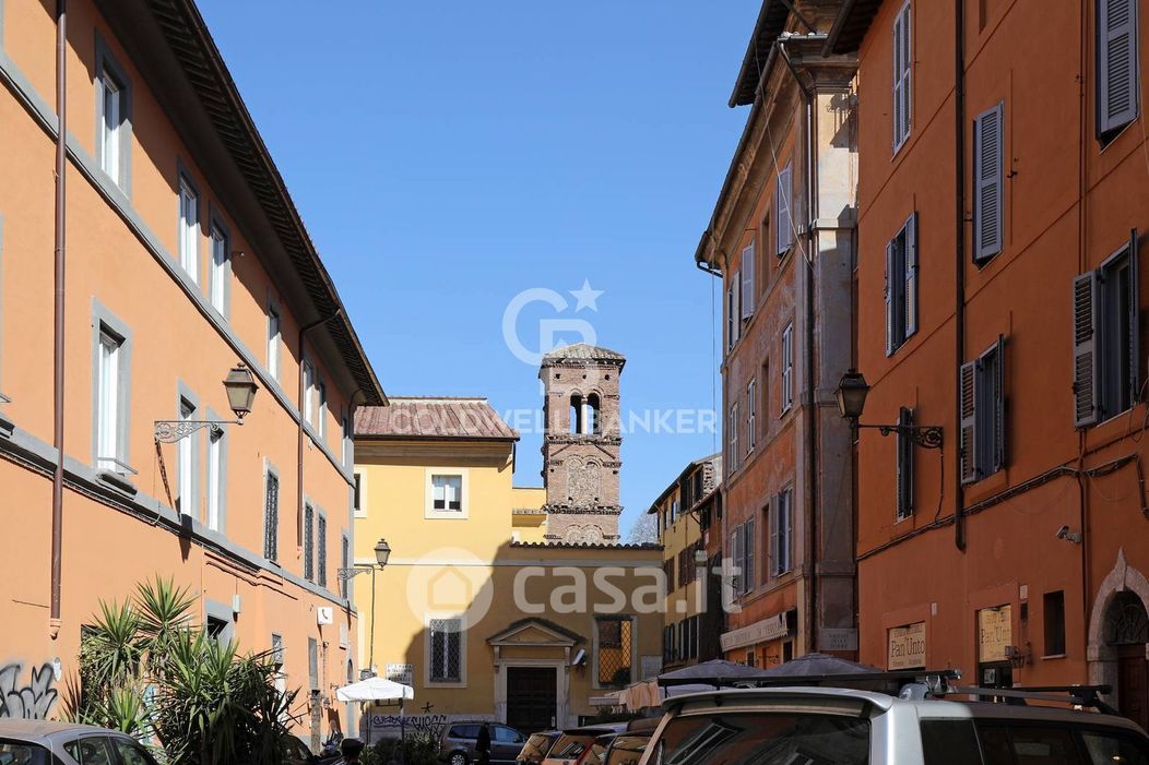 Loft in Vendita in Via dell'Arco di San Calisto a Roma