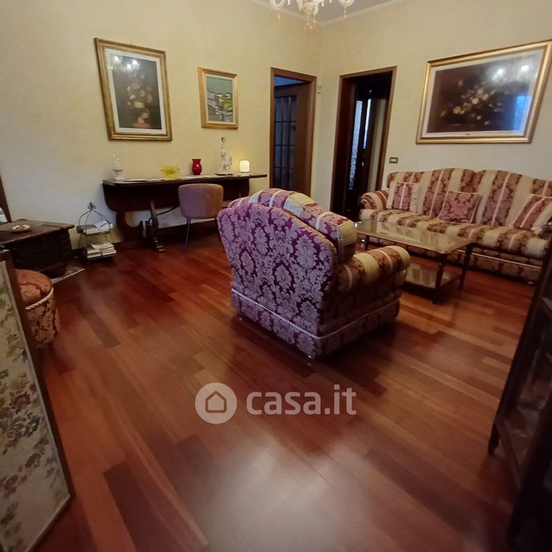 Villa in Vendita in Strada di Vallera a Piacenza