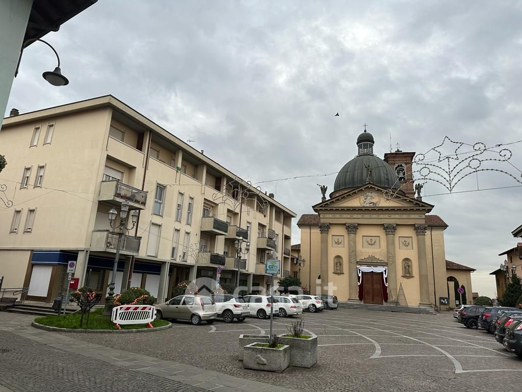 Negozio/Locale commerciale in Vendita in Piazza Marconi a Pontirolo Nuovo