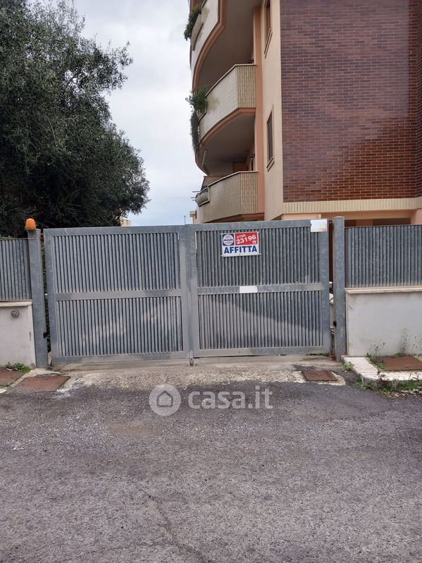 Garage/Posto auto in Affitto in Via Vincenzo Bellini a Civitavecchia