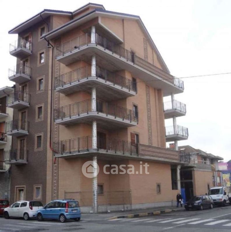 Garage/Posto auto in Vendita in Via Giuseppe Massari 105 a Torino