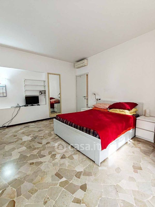Appartamento in Affitto in Via San Gregorio 38 a Milano