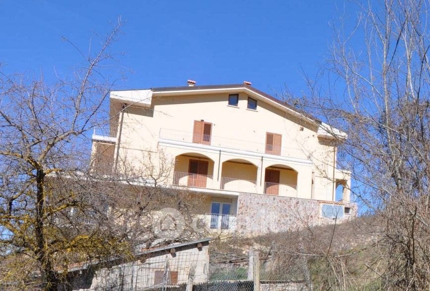 Stabile / Palazzo in Vendita in Via Boacchio a Fagnano Alto
