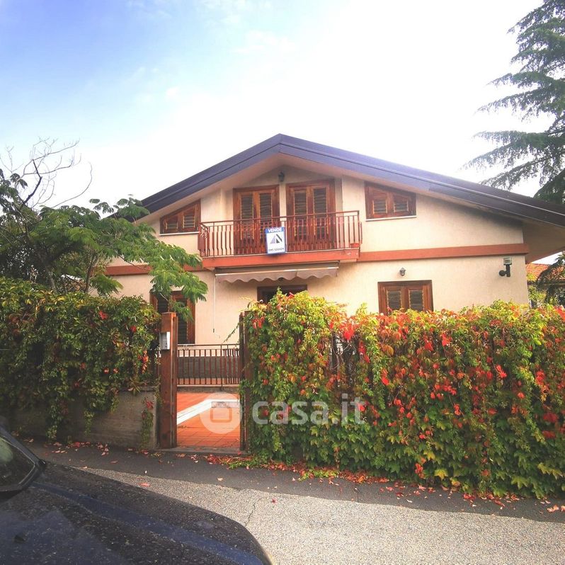 Villa in Vendita in Via Sant'Antonio alla Sciara 2 a Nicolosi