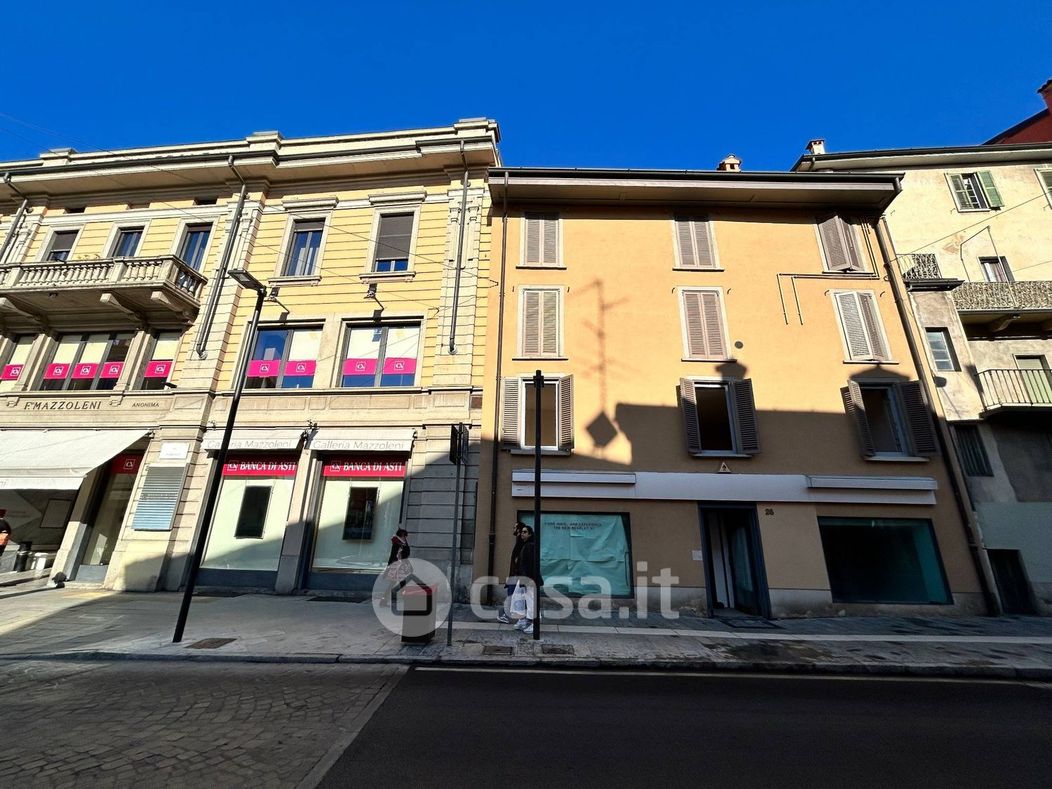 Negozio/Locale commerciale in Vendita in a Bergamo