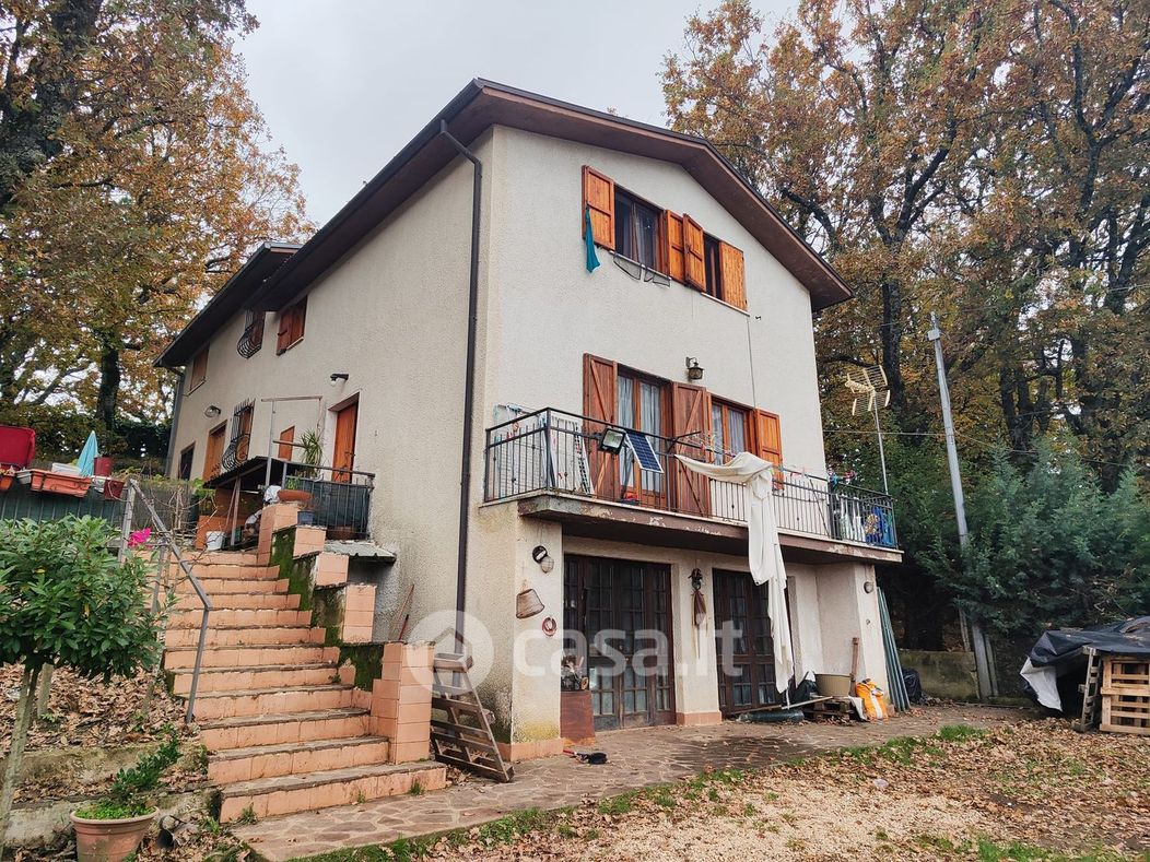 Casa Bi/Trifamiliare in Vendita in longone sabino 86 a Longone Sabino