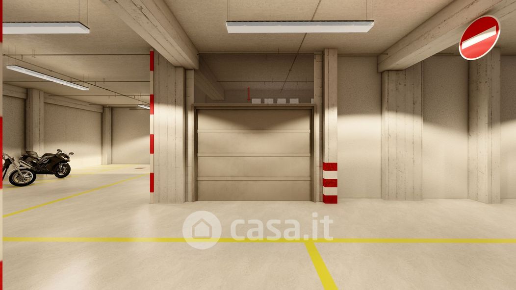 Garage/Posto auto in Vendita in Via Val di Non 16 a Roma