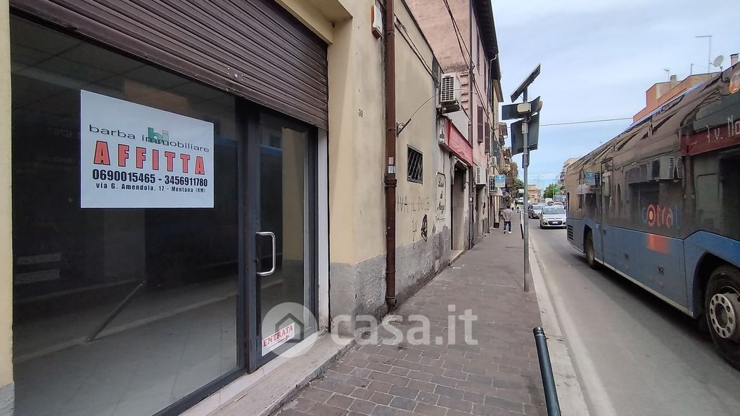 Negozio/Locale commerciale in Affitto in Via Amendola 39 a Mentana