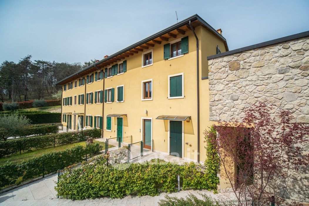 Appartamento in Vendita in Via Consolini a Costermano sul Garda
