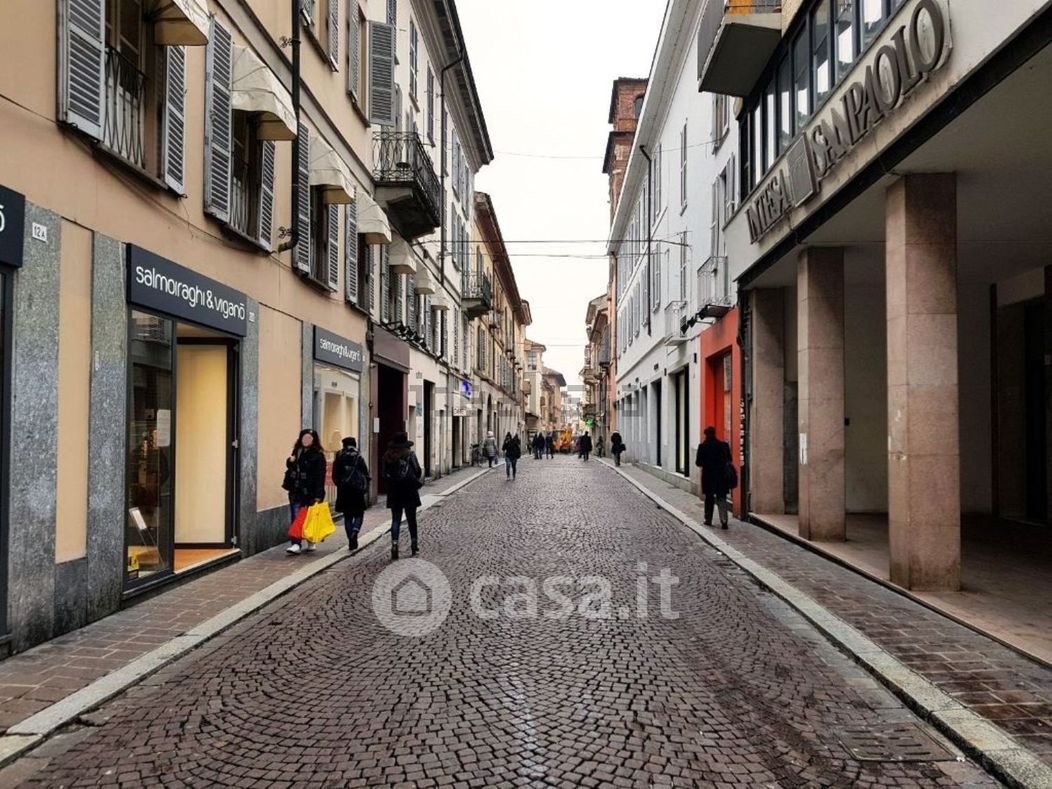 Negozio/Locale commerciale in Vendita in Corso Cavour a Pavia