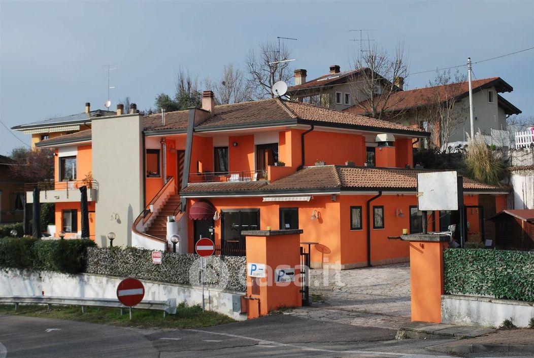 Villa in Vendita in Via Trento a Valeggio sul Mincio