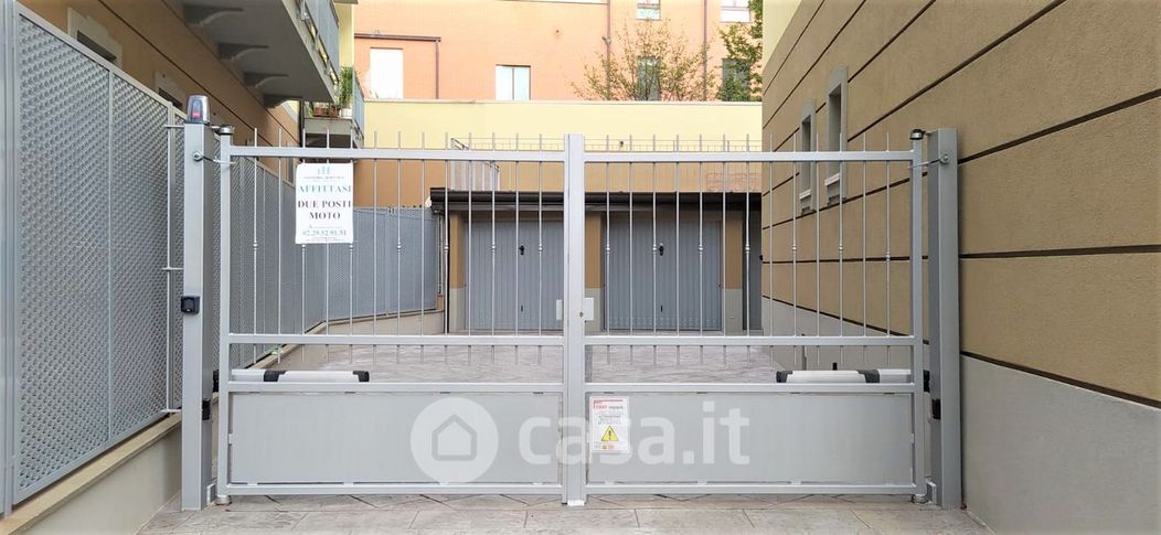 Garage/Posto auto in Affitto in Via Privata Giuseppe Ugolini 20 a Milano