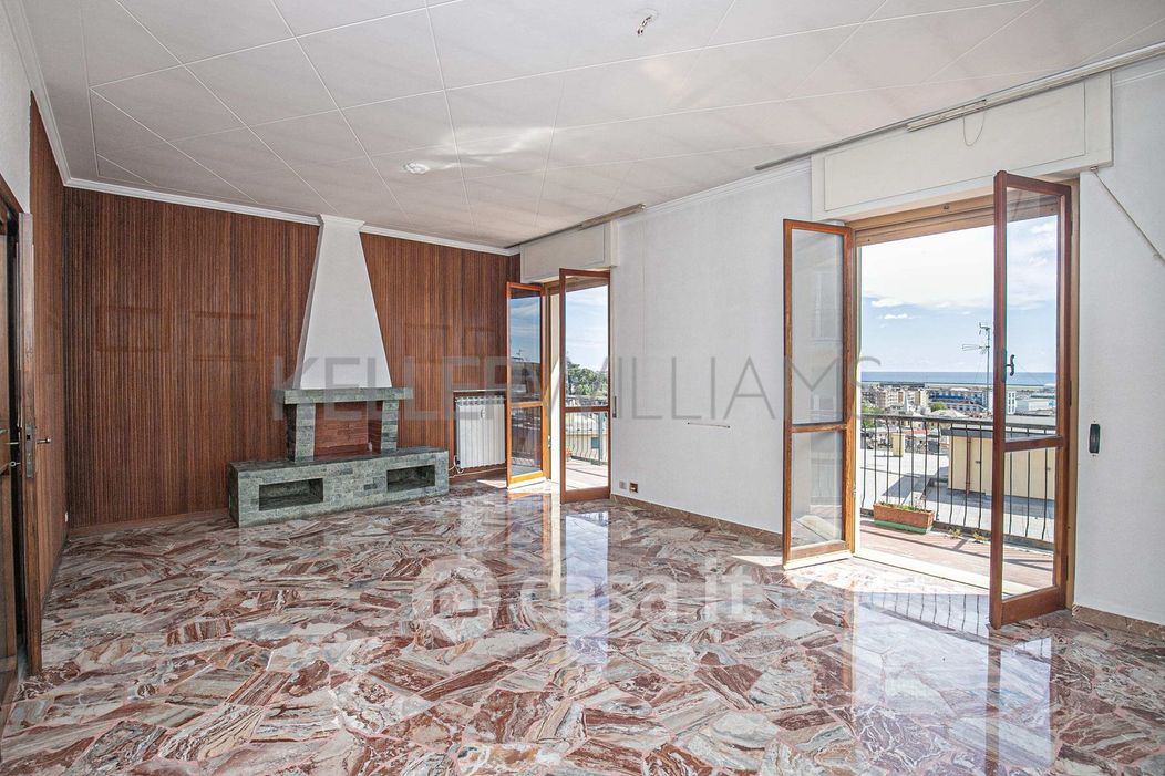 Appartamento in Vendita in Via Emanuele Canesi 37 a Genova