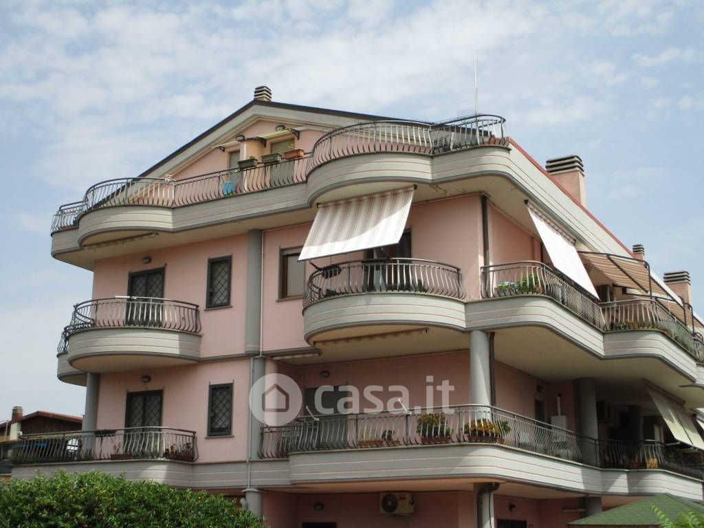 Appartamento in Vendita in Via Leopoldo Micucci a Roma
