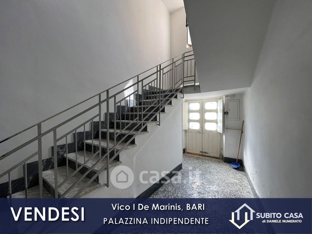 Casa indipendente in Vendita in Vico I De Marinis 10 a Bari