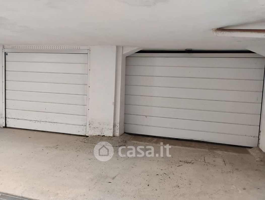 Garage/Posto auto in Vendita in Lungomare Duca degli Abruzzi a Roma