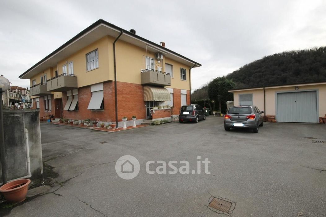 Appartamento in Vendita in Via Luigi Vecchiacchi a Lucca