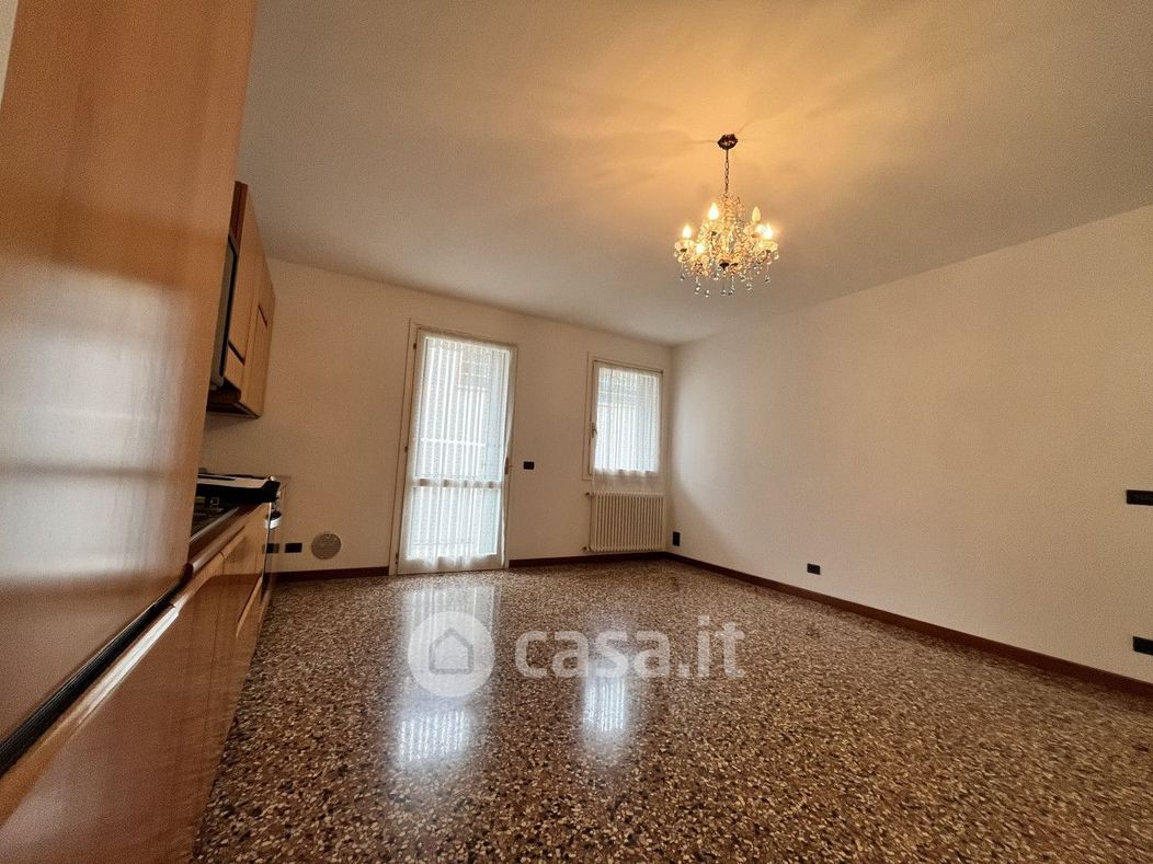Appartamento in Vendita in Via Edmondo de Amicis a Vicenza